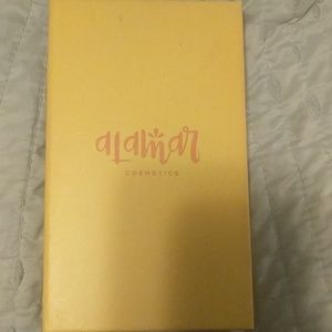 Alamar Eyeshadow Palette